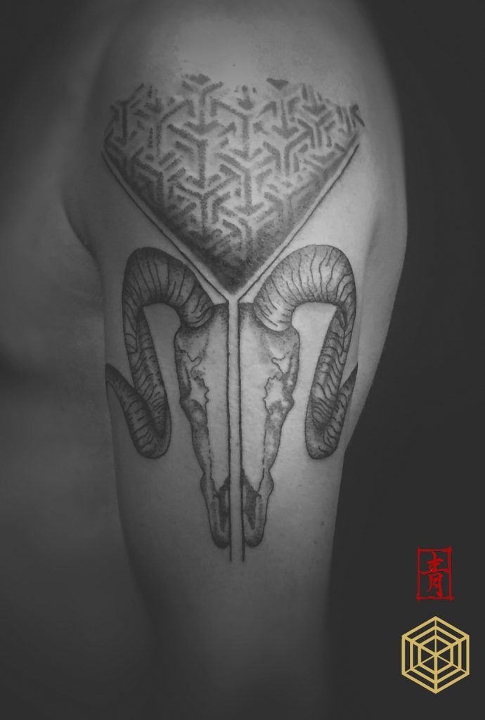 Blackwork tattoo por SEI, DNA Ink