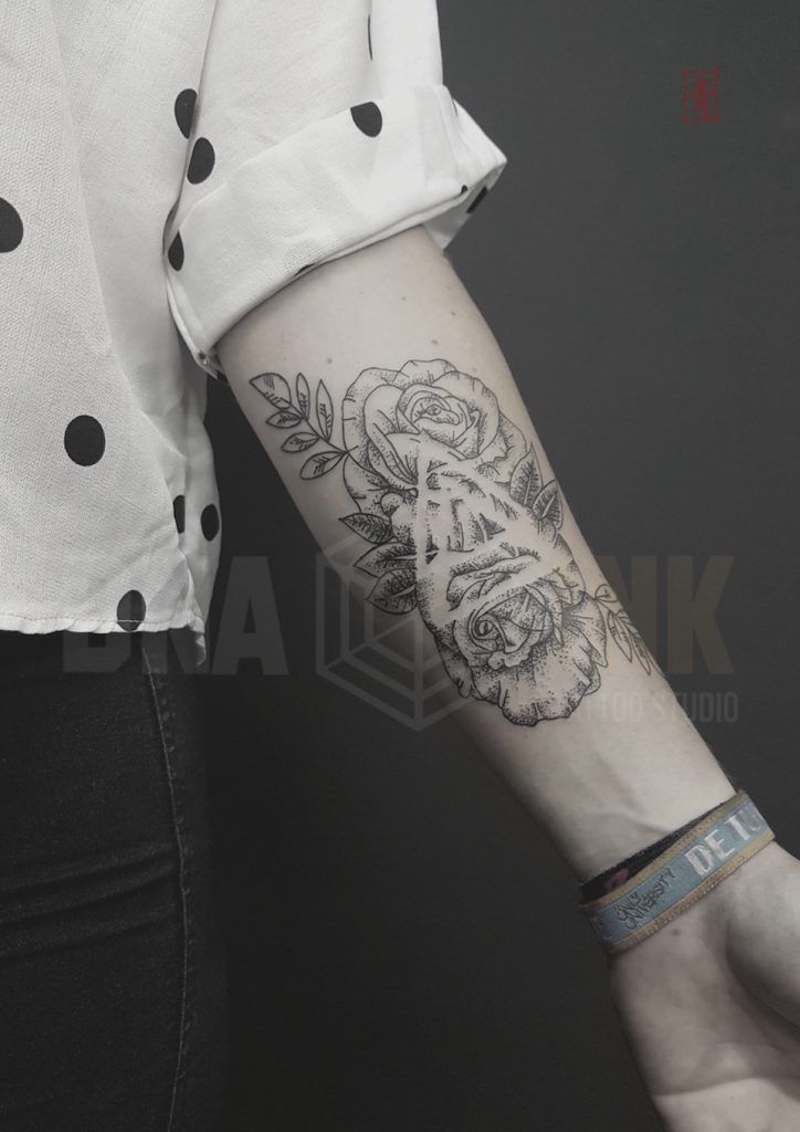 Blackwork tattoo por SEI, DNA Ink