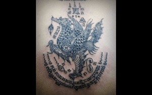 Cisne dorado tatuajes